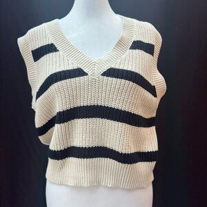 Sincerely Jules Black and Cream V-Neck Sleeveless Sweater S